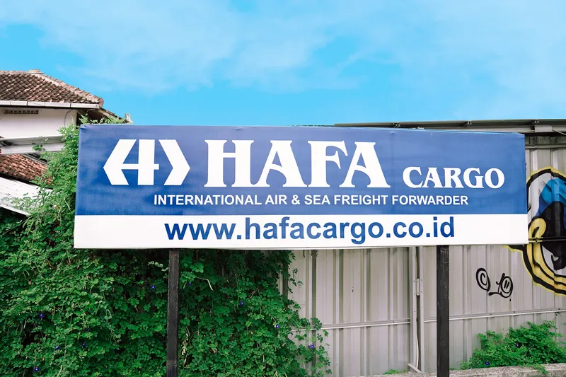 El rótulo de HAFA Cargo en el exterior del almacén.